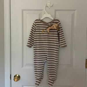 NWOT Jacadi Paris Baby Striped Pajama with Small Stuffed Giraffe - 12M